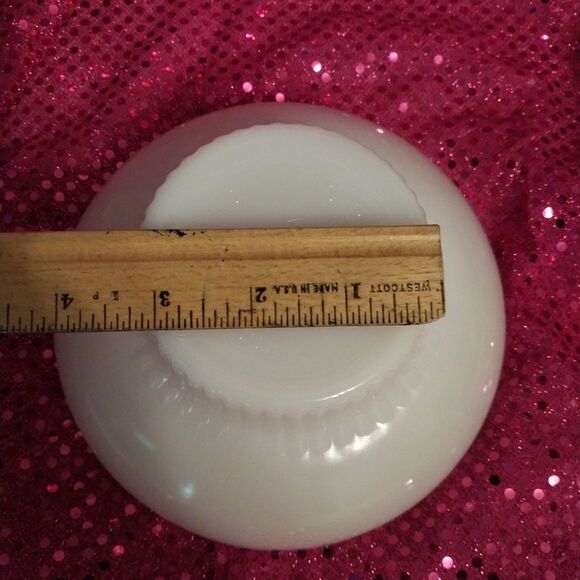 Vintage Y2K E.O Brody Milk Glass Candy Dish Bowl Scalloped Edge Ribbed Pedestal - Picture 6 of 7